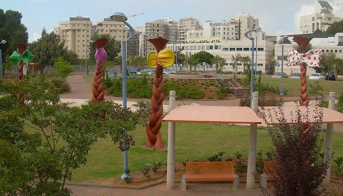 פארק לילדים בחולון. חלק מהיעדים החשובים של תכנית ח/619 להגדלת שטחים ציבוריי בעיר. צילום: שאולה הייטנר