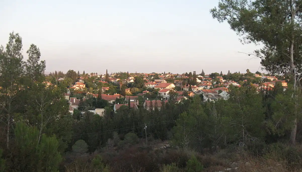 למה לגור באורנית